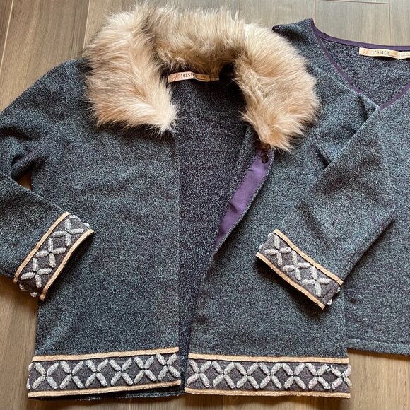 Purplish blue sleeveless top & cardigan with beaded embroidery/faux fur collar - Picture 2 of 14